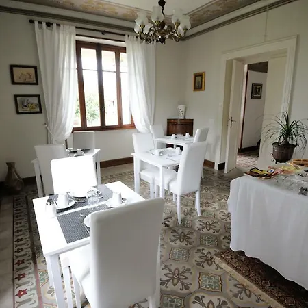 Il Motto Di Tommy Oda ve Kahvaltı Castelveccana