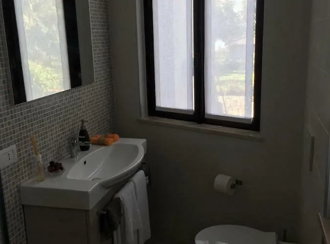 Il Motto Di Tommy Oda ve Kahvaltı Castelveccana